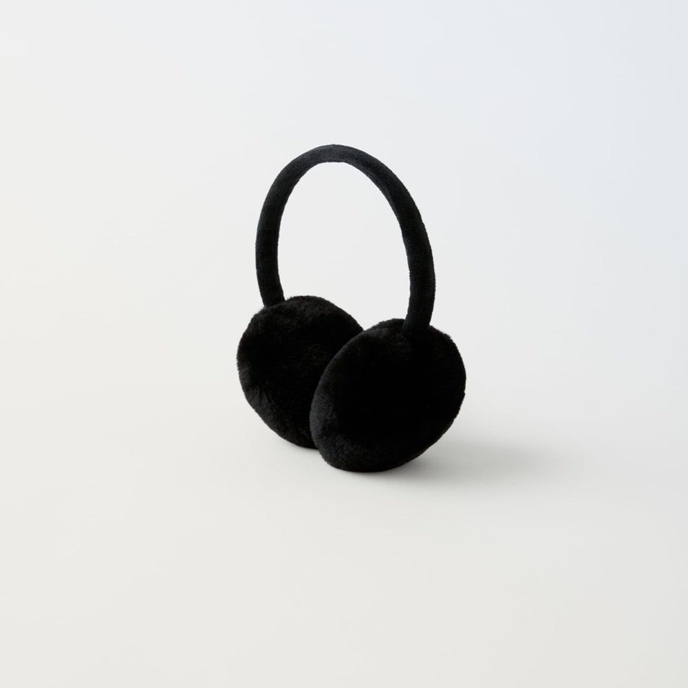 ✨SALE ✨ ZARA FAUX FUR EAR MUFFS
✨SALE ✨